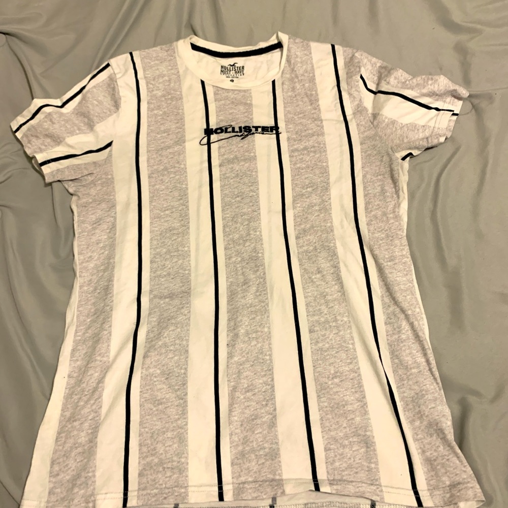 Hollister Men’s Embroidered striped shirt Gray/Black/White Size: Medium